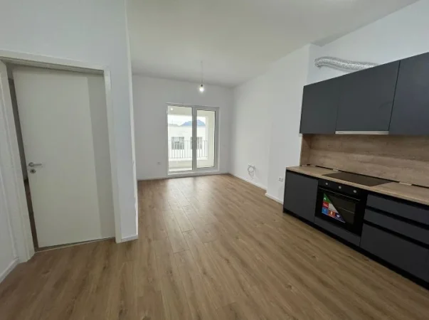 Tirane, jepet me qera apartament Kati 7, 60 m² 300 € (Ali Demi)