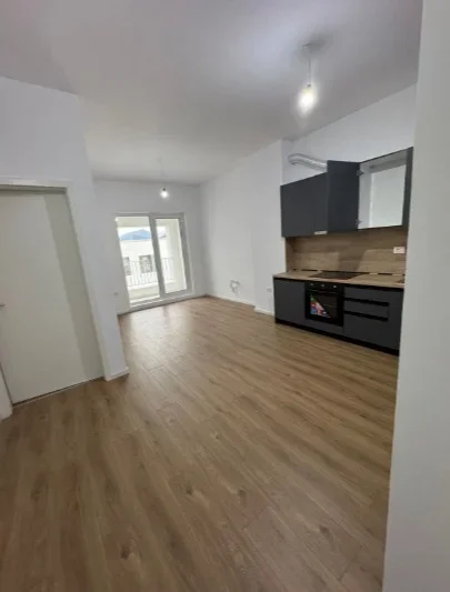 Tirane, jepet me qera apartament Kati 7, 60 m² 300 € (Ali Demi)