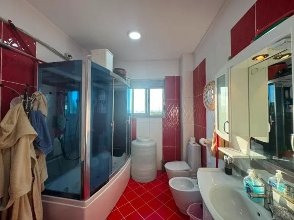 Tirane, shitet apartament 3+1 Kati 4, 155 m² 250.000 € (Astir)