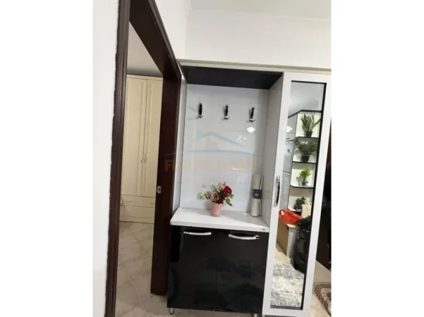 Tirane, jepet me qera apartament 1+1+Ballkon Kati 6, 51 m² 450 € (yzberisht)