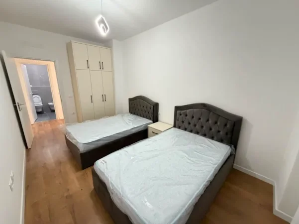 Tirane, jepet me qera apartament 2+1 Kati 3, (5 MAJI)