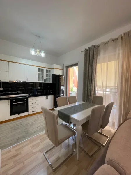 Tirane, jepet me qera apartament 2+1+Ballkon Kati 7, 128 m² 1.200 € (Kompleksi Delijorgji)
