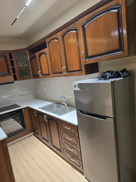 Tirane, jepet me qera apartament 1+1 Kati 3, 60 m² 450 € (Rruga Jordan Misja)
