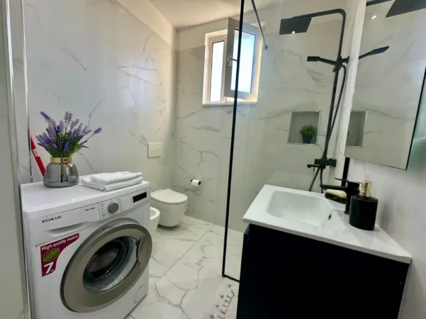 Tirane, jepet me qera apartament 1+1+Aneks+Ballkon Kati 5, 77 m² 800 € (21 dhjetori)
