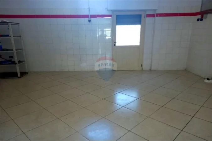 Vlore - Lungomare, shitet ambjent biznesi Kati 0, 65 m² 120.000 € (Lungomare, Vlorë)