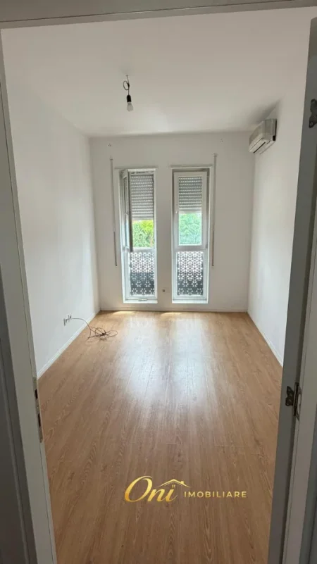 Tirane, jepet me qera apartament 2+1 Kati 5, 100 m² 550 € (AFER QSUT)