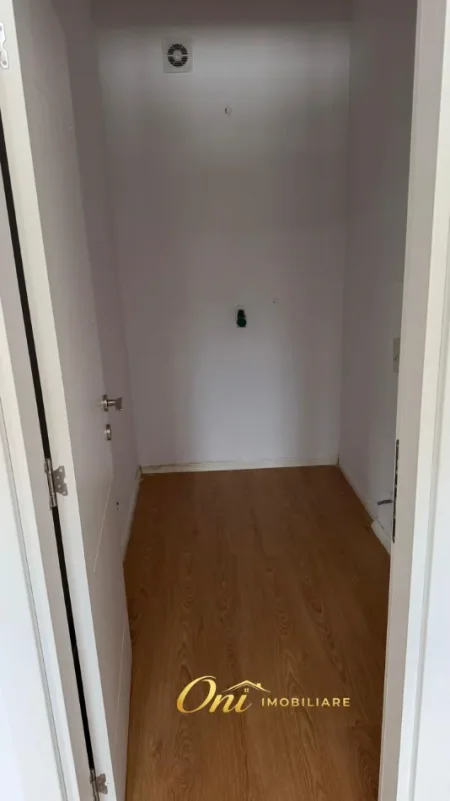 Tirane, jepet me qera apartament 2+1 Kati 5, 100 m² 550 € (AFER QSUT)