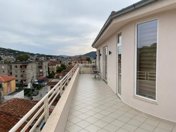 Tirane, shes apartament duplex 4+1+Aneks+Ballkon Kati 5, 250 m² 250.000 € 