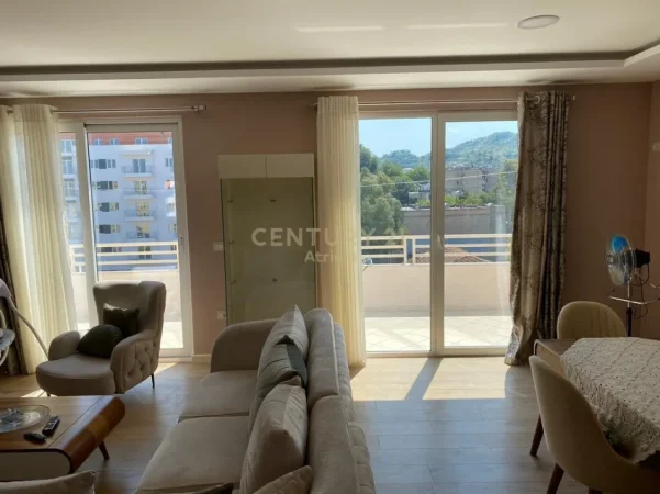 Tirane, shes apartament duplex 4+1+Aneks+Ballkon Kati 5, 250 m² 250.000 € 
