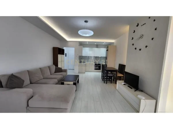 Tirane, jepet me qera apartament 2+1 Kati 5, 100 m² 700 € (Shkolla e Baletit)