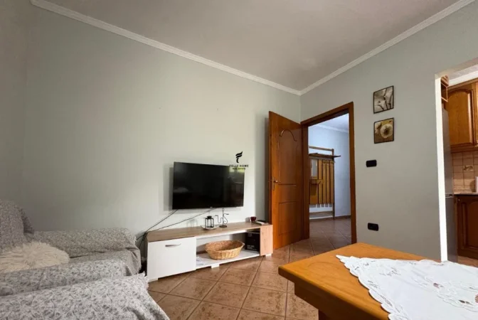 Tirane, jepet me qera apartament 1+1 Kati 2, 70 m² 450 € (LAPRAKE)