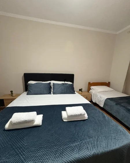 Tirane, jepet me qera apartament 1+1 Kati 2, 70 m² 450 € (LAPRAKE)