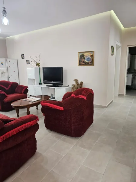Tirane, jepet me qera 1+1