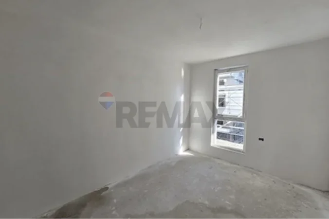 Tirane, shitet apartament 2+1+Ballkon , 125.000 € (Univers City)