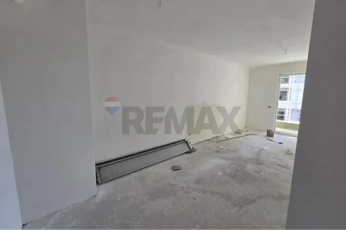 Tirane, shitet apartament 2+1+Ballkon , 125.000 € (Univers City)