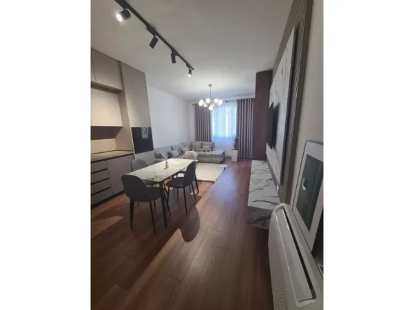 Tirane, jepet me qera apartament 1+1 Kati 3, 70 m² 700 € (Ambasada amerikane mihal grameno)