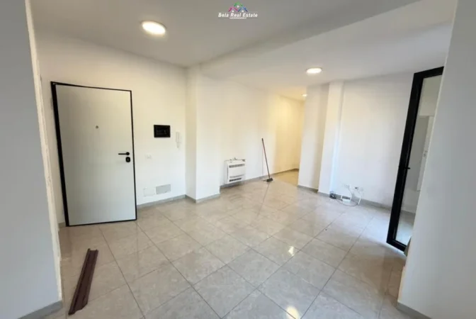 Tirane, jepet me qera zyre Kati 2, 86 m² 790 € (pazari i ri)