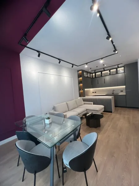 Tirane, jepet me qera apartament 2+1 Kati 1, 90 m² 1.000 € (Porcelan)