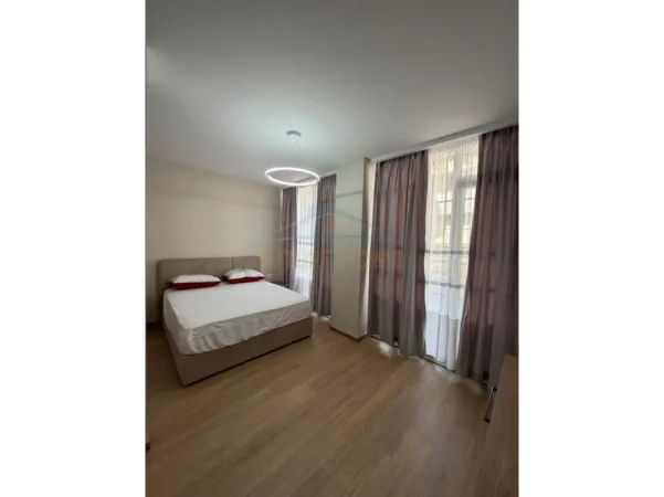 Tirane, jepet me qera apartament 1+1+Ballkon Kati 1, 73 m² 750 € (Kopshti zoologjik)