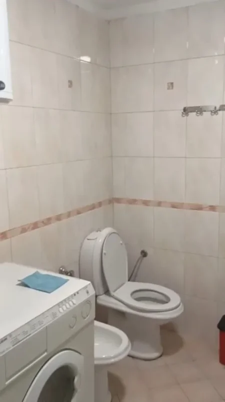 Tirane, jepet me qera apartament 1+1 Kati 3, 54 m² 350 € (Selvia)