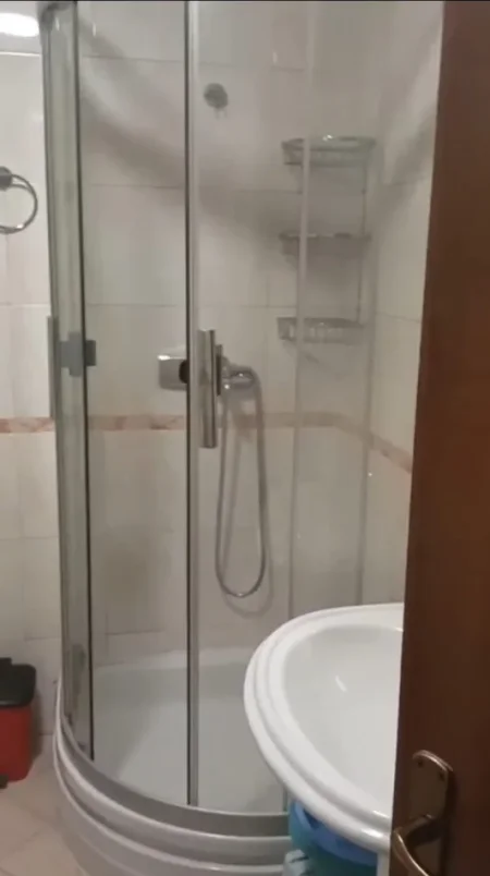 Tirane, jepet me qera apartament 1+1 Kati 3, 54 m² 350 € (Selvia)