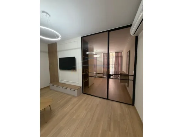 Tirane, jepet me qera apartament 1+1+Ballkon Kati 1, 73 m² 730 € (Kopshti zoologjik)