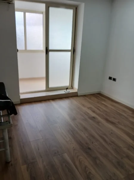 Tirane, jepet me qera zyre Kati 2, 83 m² 800 € (21 DHJETORI)