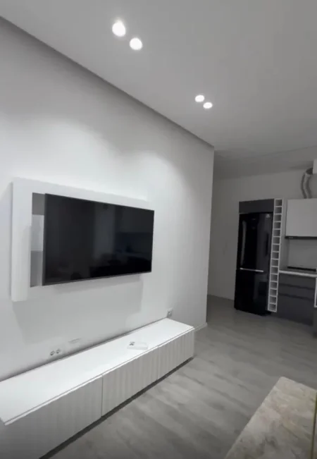 Tirane, jepet me qera apartament 1+1 Kati 4, 72 m² 650 € (Rruga Siri Kodra)