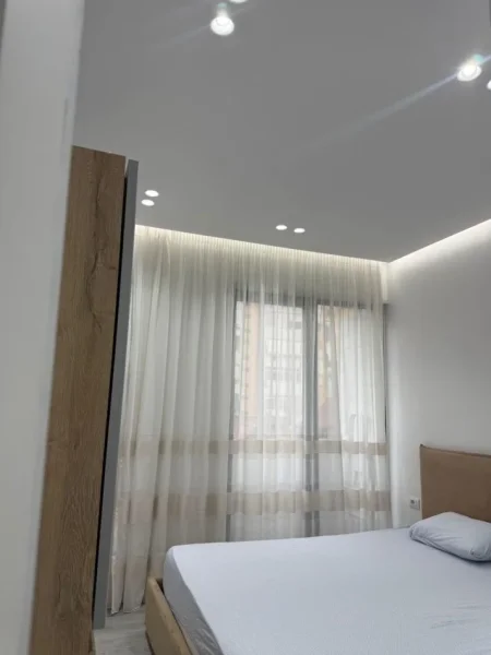 Tirane, jepet me qera apartament 1+1 Kati 4, 72 m² 650 € (Rruga Siri Kodra)
