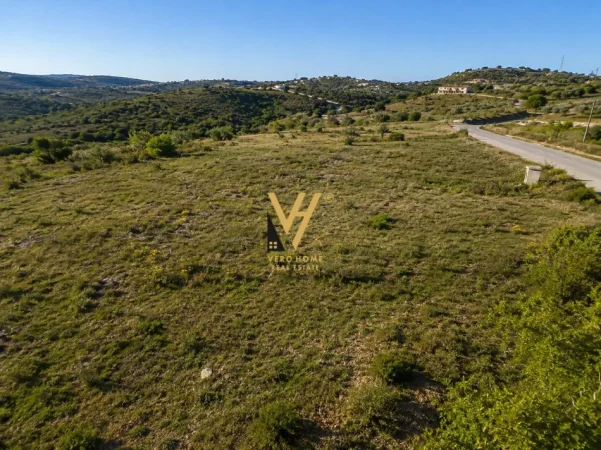 Tirane, shitet toke , 2.800 m² 252.000 € (PALMANOVA)