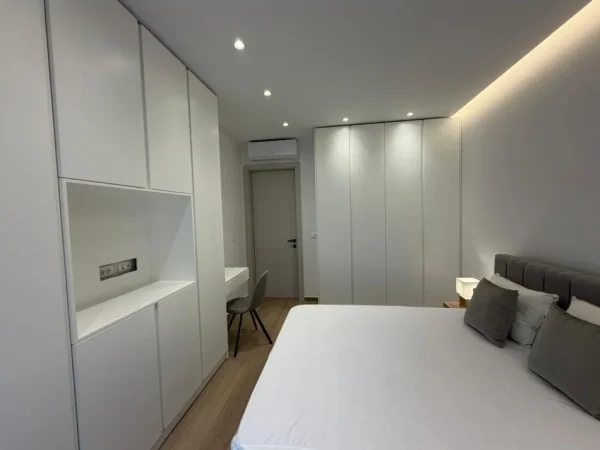 Tirane, jepet me qera apartament 1+1 Kati 3, 72 m² 720 € (Zogu i Zi)