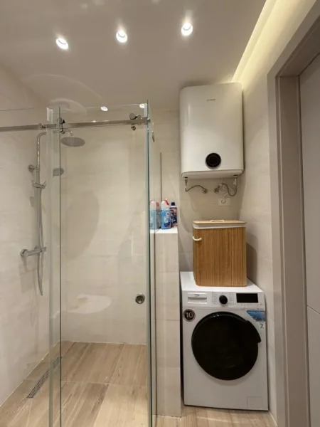 Tirane, jepet me qera apartament 1+1 Kati 3, 72 m² 720 € (Zogu i Zi)