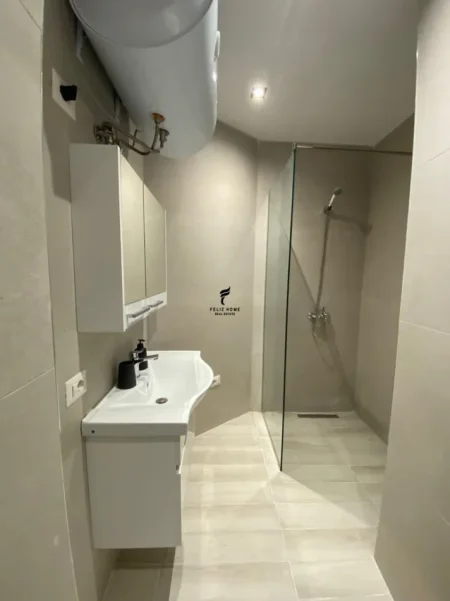 Tirane, jepet me qera apartament 1+1 Kati 1, 70 m² 600 € (21 DHJETORI)