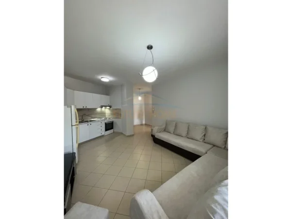 Tirane, jepet me qera apartament 1+1+Ballkon Kati 5, 71 m² 530 € (Don Bosko)