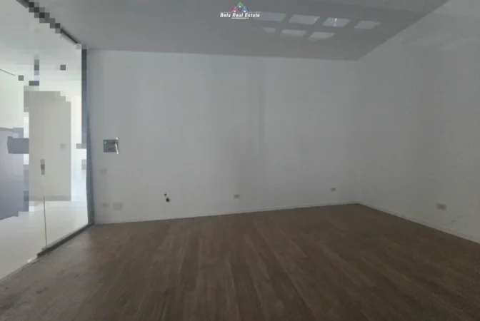 Tirane, jepet me qera dyqan Kati 2, 30 m² 780 € (mine peza)