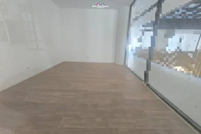 Tirane, jepet me qera dyqan Kati 2, 30 m² 780 € (mine peza)