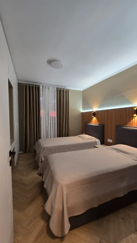 Tirane, jepet me qera apartament 2+1+Ballkon Kati 7, 90 m² 550 € 