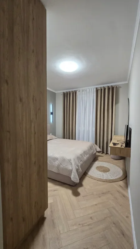 Tirane, jepet me qera apartament 2+1+Ballkon Kati 7, 90 m² 550 € 