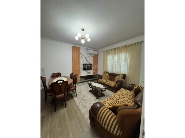 Tirane, jepet me qera shtepi 2+1+Ballkon Kati 1, 110 m² 600 € (Siri kodra)