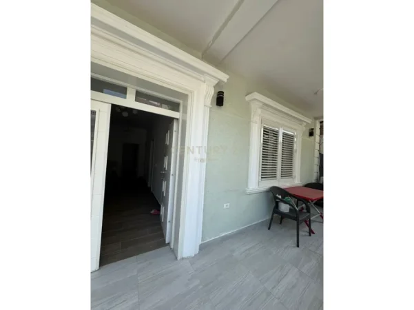 Tirane, jepet me qera shtepi 2+1+Ballkon Kati 1, 110 m² 600 € (Siri kodra)