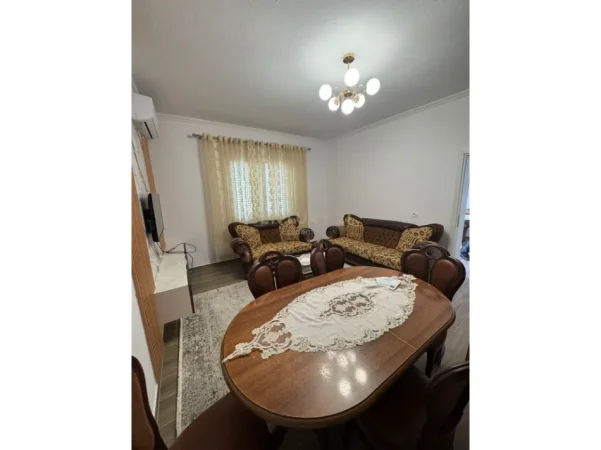 Tirane, jepet me qera shtepi 2+1+Ballkon Kati 1, 110 m² 600 € (Siri kodra)