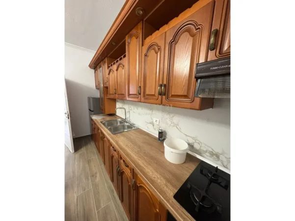 Tirane, jepet me qera shtepi 2+1+Ballkon Kati 1, 110 m² 600 € (Siri kodra)