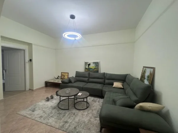 Tirane, jepet me qera apartament 3+1 Kati 4, 95 m² 750 € (VASIL SHANTO)