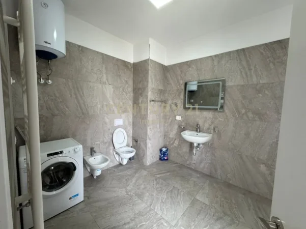 Tirane, jepet me qera apartament 2+1 Kati 9, 120 m² 700 € (Qsut)