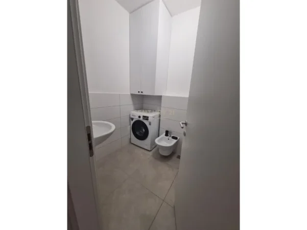 Tirane, jepet me qera apartament 1+1 Kati 3, 70 m² 700 € (Ambasada Amerikane)