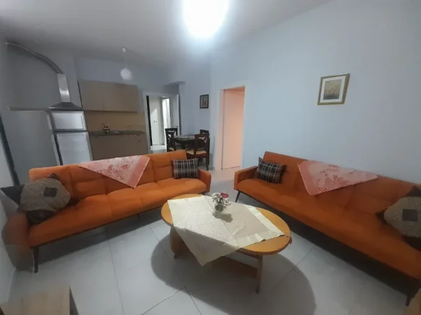 Tirane, jepet me qera Apartament 3+1+2 Tualete, Kati 2, 95 m², Çmimi 45.000 Lekë të Reja, (Pranë Resorant Freskut, Tiranë.)