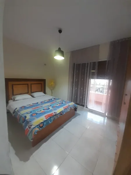 Tirane, jepet me qera Apartament 3+1+2 Tualete, Kati 2, 95 m², Çmimi 45.000 Lekë të Reja, (Pranë Resorant Freskut, Tiranë.)