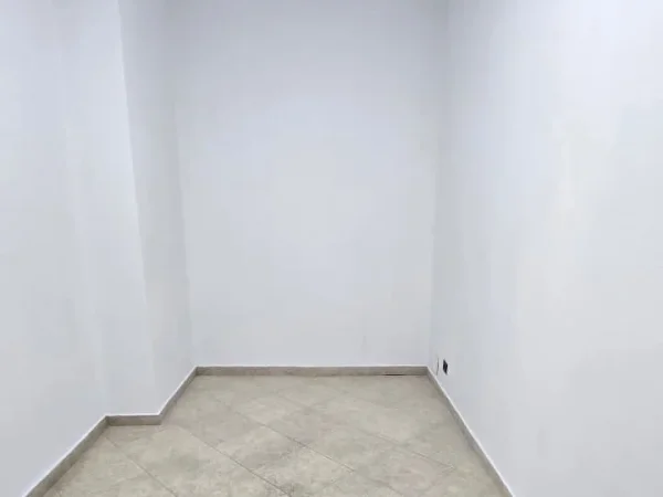 Tirane, jepet me qera ambjent biznesi Kati 1, 80 m² 960 € 