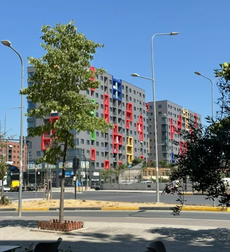 Tirane, jepet me qera apartament 1+1+Aneks+Ballkon Kati 4, 65 m² 600 € 
