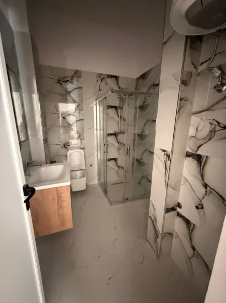 Durres, jepet me qera apartament 1+1 , 400 € (Kompleksi Eka, Plazh)